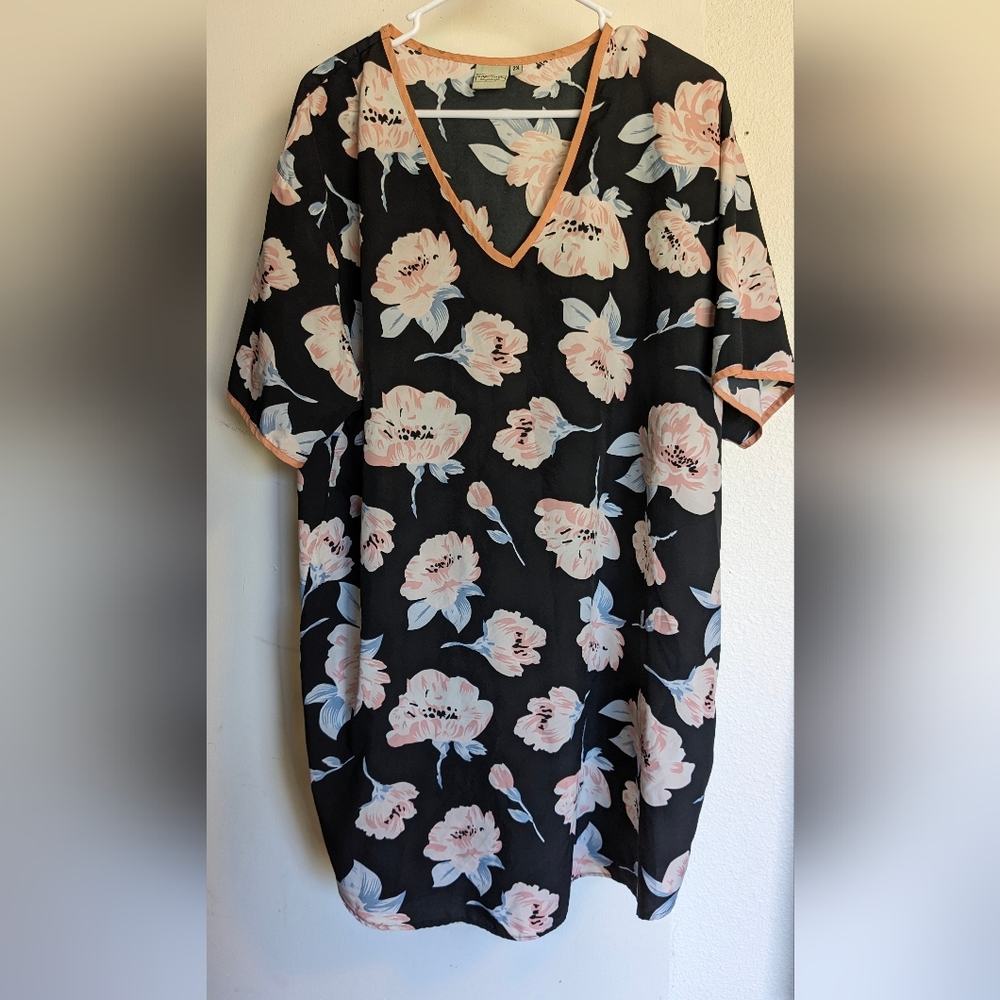 A2 Goldcoast dress / mumuuu 2x black with flowers in excellent condition